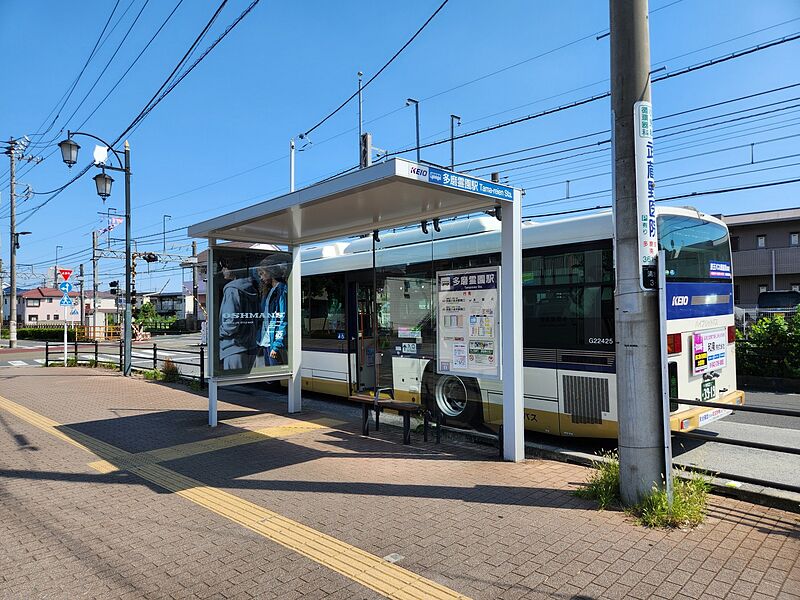 ファイル:多磨霊園駅バス停留所.jpg