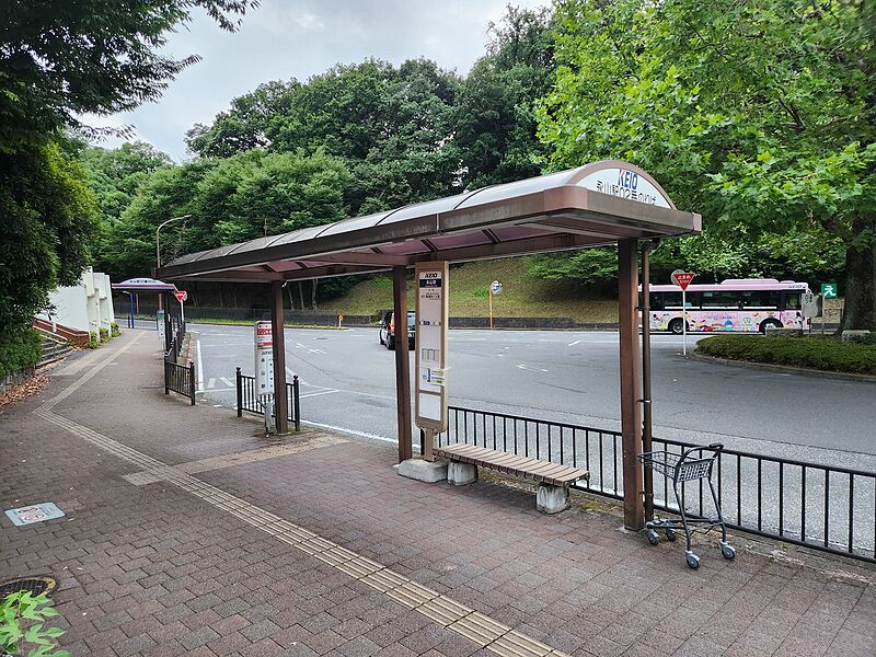 ファイル:永山駅バス停留所 02番のりば.jpg