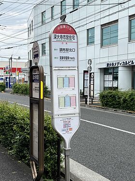 2番・4番のりば停留所ポール（2025年6月）