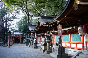 杭全神社の中門。