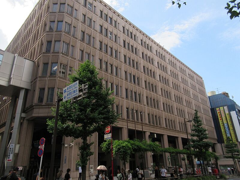 ファイル:Shinjuku ward office.jpg