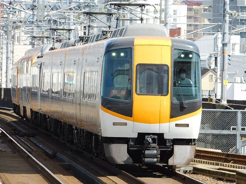 ファイル:Kintetsu 22000+30000.jpg
