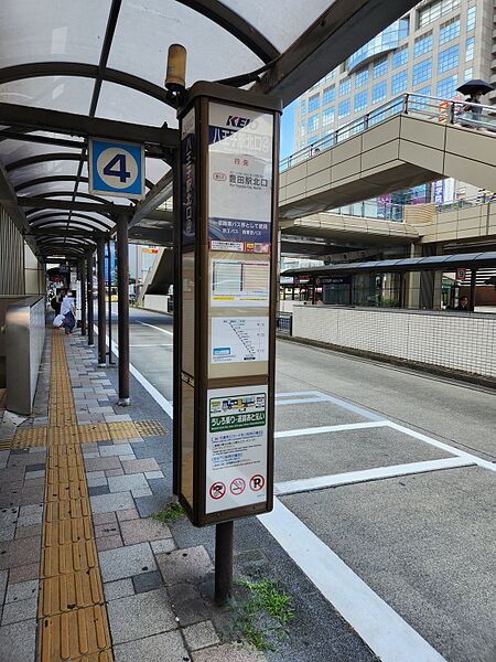ファイル:八王子駅北口バス停留所 4番のりば.jpg