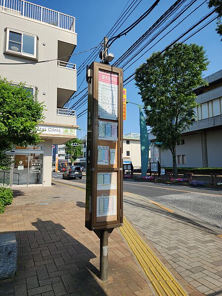 ファイル:三鷹市役所前バス停留所 2番のりば.jpg