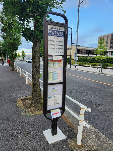 ファイル:シティテラス多摩川バス停留所 2番のりば.jpg