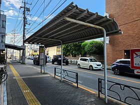本郷横丁バス停留所 3番のりば 全景.jpg