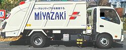 株式会社宮崎の収集車.jpg