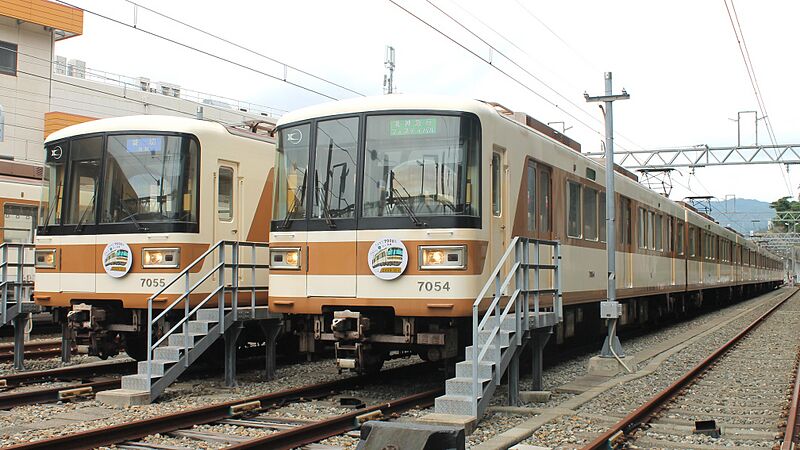 ファイル:Hokushinkyuko-railway-7055F-7054F-20231001-130755.jpg