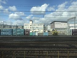 列車から見える京都貨物駅と京都鉄道博物館