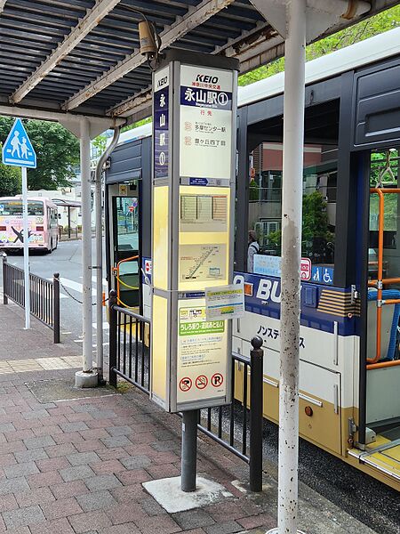 ファイル:永山駅バス停留所 1番のりば.jpg