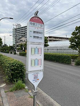 2番のりば停留所ポール（2025年6月）