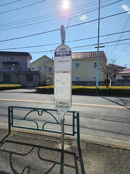 ファイル:西蔵院前バス停留所 1番のりば.jpg