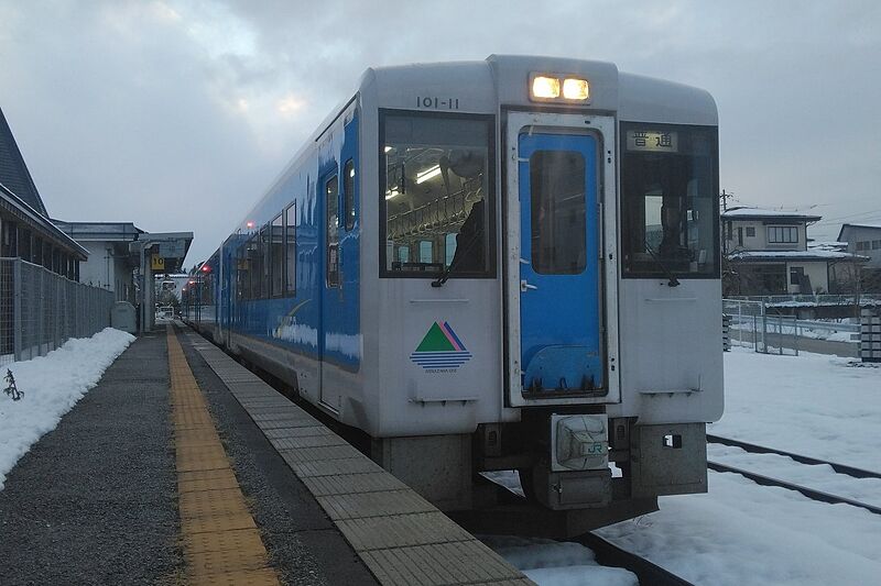 ファイル:キハ101形 in Aterazawa Station.jpg