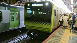 14番線に停車している山手線E235系