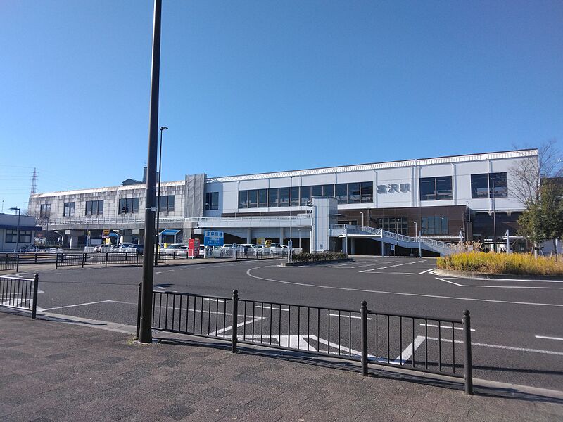 ファイル:Tomizawa Station 駅舎東側.jpg
