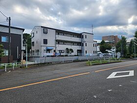 調布第三中学校バス停留所 全景.jpg