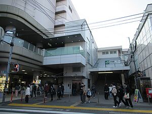 東口