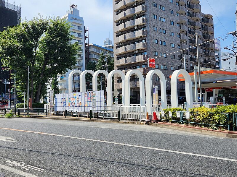 ファイル:東府中駅バス停留所.jpg