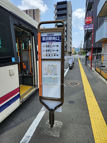 ファイル:豊田駅南口バス停留所.jpg