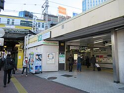 東口
