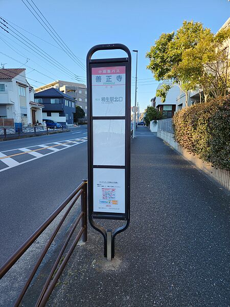 ファイル:善正寺バス停留所 (神奈川県) 2番のりば.jpg