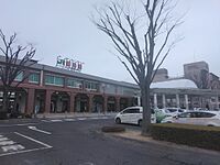 東口。新幹線ホームは西口側にある。