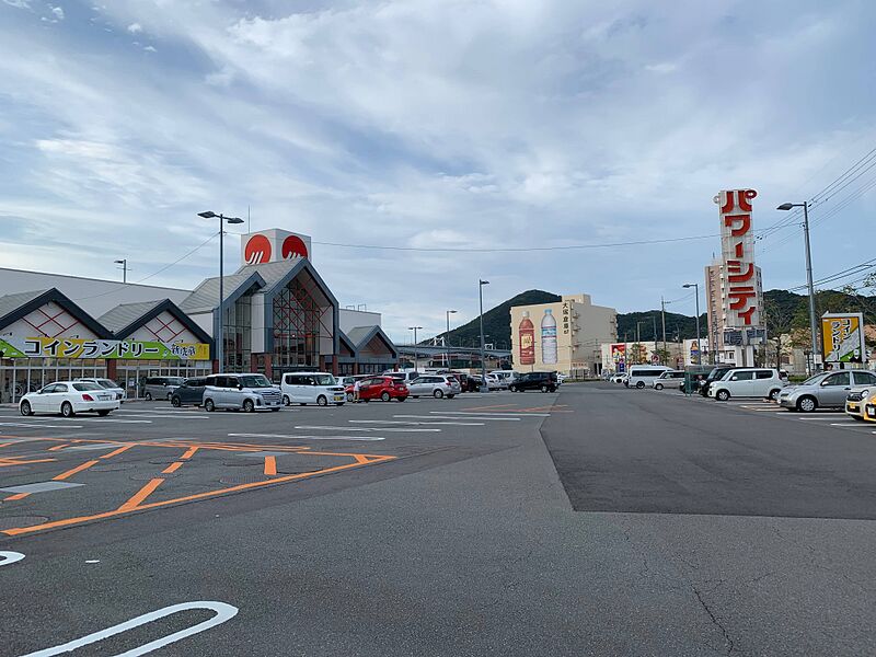 ファイル:マルナカ パワーシティ鳴門店 2023-09-09.jpg