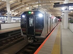 JRE GV-E400 Series at Niigata St.jpg