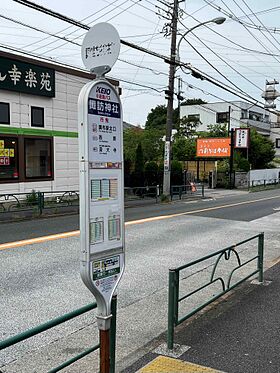 2番のりば停留所ポール（2025年5月）