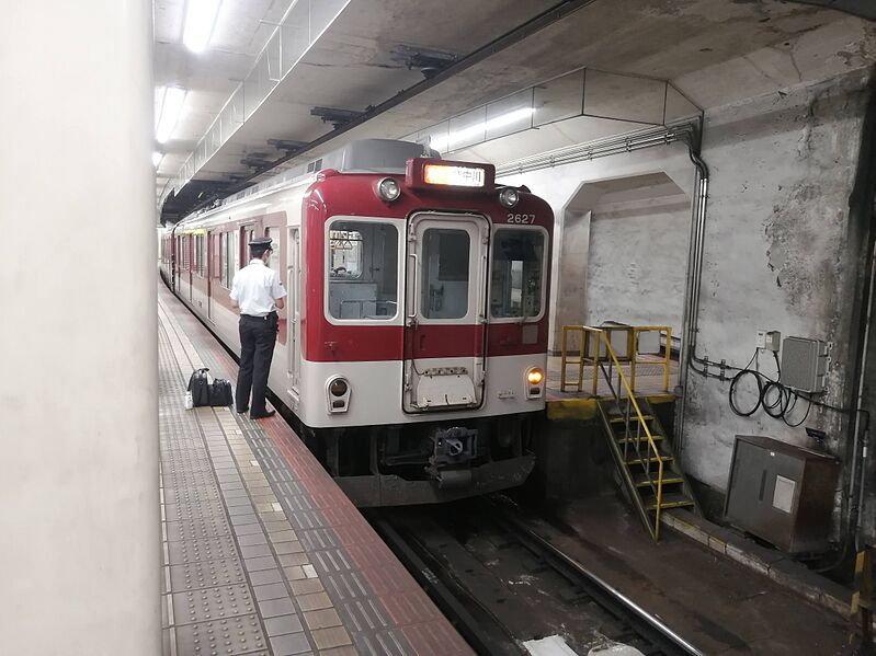 ファイル:近鉄2610系X27編成 at Nagoya St.jpg