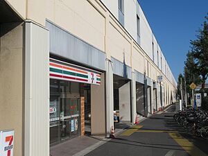 駅出入口