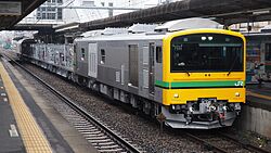 蓮田駅中線に停車中のGV-E197系